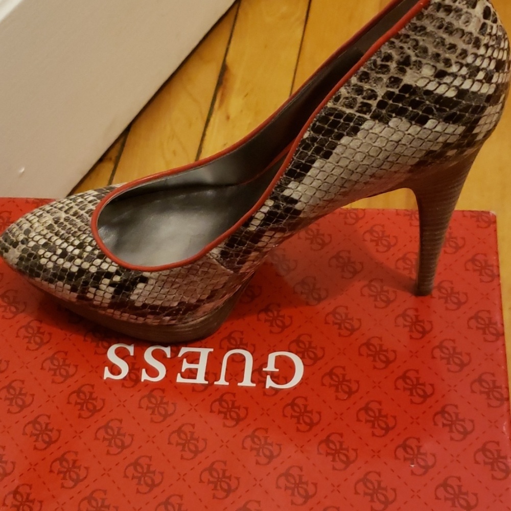 Shoe